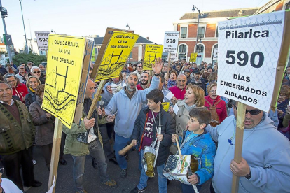 Manifestación soterramiento en Valladolid.-PHOTOGENIC