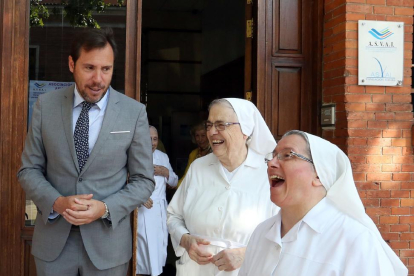 El alcalde de Valladolid, Óscar Puente, visita la Residencia de Nuestra Señora del Carmen-Rubén Cacho / ICAL