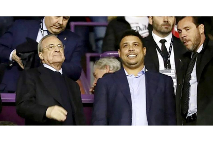 Florentino Pérez y Ronaldo en el palco de Zorrilla en pasadas temporadas. / RV