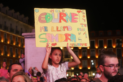 El público llenó la Plaza Mayor de Valladolid para ver a Edurned. PHOTOGENIC