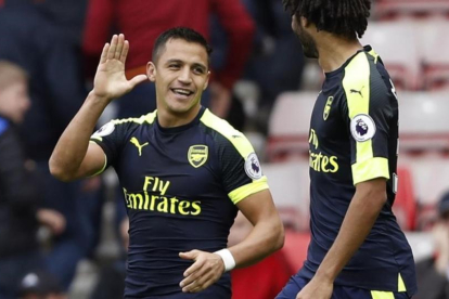 Alexis Sánchez, en octubre, jugando un partido con el Arsenal.-Russell Cheyne Alexis Sánchez, en octubre, jugando un partido con el Arsenal.