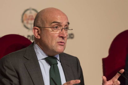 El presidente de la Diputación, Jesús Julio Carnero, presenta los presupuestos para 2015-M. A. SANTOS