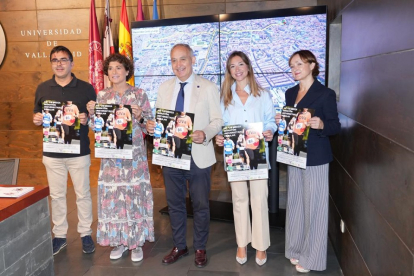 Presentación de la 42ª edición de la 1/2 Media Maratón Universitaria en el Palacio de Santa Cruz. / J. M. LOSTAU