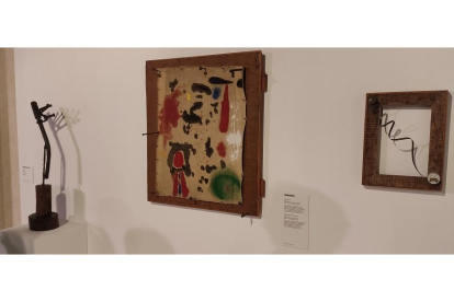 Obras de Ortiz, Miró y Cristófol en la exposición. | E. M.