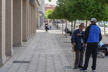 Paseo de Juan Carlos I en el barrio Los Santos-Pilarica.- J.M. LOSTAU