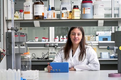 La investigadora Beatriz Ramis en las instalaciones de la Universidad de Valladolid.-PHOTOGENIC / MIGUEL ÁNGEL SANTOS