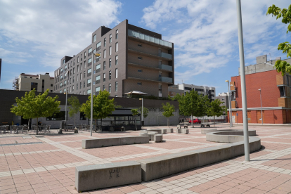 Plaza cerca de la calle Vía Láctea en el barrio Los Santos-Pilarica.- J.M. LOSTAU