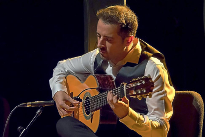 Raúl Olivar durante un momento del concierto que ayer ofreció en el Auditorio Miguel Delibes.-P. REQUEJO/PHOTOGENIC