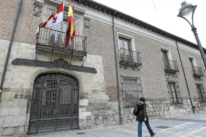 Fachada del Palacio de Pimentel, sede de la Diputación.-EL MUNDO