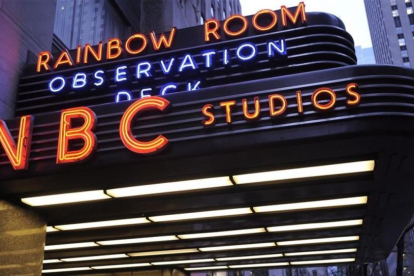 El logotipo de la cadena NBC en uno de sus estudios de Nueva York.-JUSTIN LANE