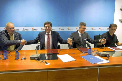 Angulo, Carriedo,Cepedano y Andrés en 2016 cuando se firmó el acuerdo sobre conflictos individuales delSerla.-ICAL