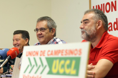 Los responsables de UCCL Nacho Arias y Valentín García, presentan los actos del 40 aniversario de la constitución de la organización en Valladolid-Miriam Chacón / ICAL