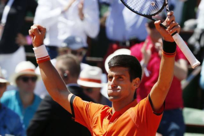 Novak Djokovic celebra su victoria ante Andy Murray en semifinales de Roland Garros.-Foto: AFP / PATRICK KOVARIK
