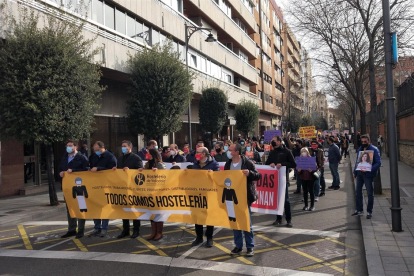 Hosteleros de Valladolid se manifiestan por la sistuación del sector como consecuencia de los cierres y limitaciones establecidos por la pandemia. / EUROPA PRESS