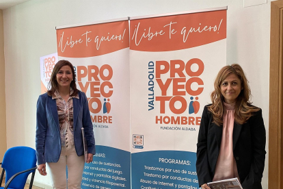 La directora de Proyecto Hombre Valladolid, Mª Paz de la Puente, y la subdirectora de programas, Ana Macías. - EUROPA PRESS