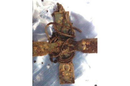 Una cruz localizada en el yacimiento vikingo.-