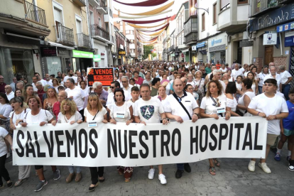 Manifestación en Medina del Campo en defensa del hospital.-J. M. LOSTAU