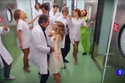 Imagen del número musical de Telepasión que ha enfadado a las enfermeras.-TVE