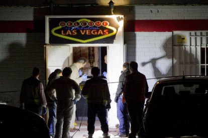 Agentes policiales minutos después del tiroteo en el club 'Las Vegas'-Efe