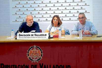 Pedro Pablo Santamaría, Teresa López y Javier González Trapote ayer, en rueda de prensa.-EL MUNDO