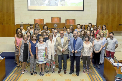 Formadores en parentalidad positiva ayer, junto a Jesús Julio Carnero y Félix Barajas.-EL MUNDO