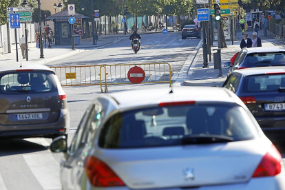 El centro de Valladolid cortado al tráfico en otro protocolo por contaminación.-J.M. LOSTAU