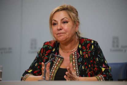 Rosa Valdeón en un momento de su comparecencia ante los medios-ICAL