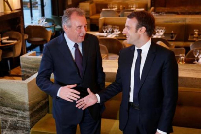 François Bayrou y Emmanuel Macron.-REUTERS / CHARLES PLATIAU