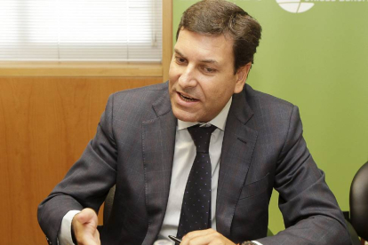 El procurador del PP por Palencia y portavoz de su grupo en las Cortes, Carlos Fernández Carriedo-J.M.Lostau