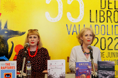 las escritoras Mary O’Donnell y Jan Carson, invitadas a una mesa redonda en la Feria del Libro de Valladolid. -E. M.