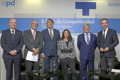 Antonio Alastuey (Renault), José Ignacio Nicolás-Correa (APD), José María Ribot (Junta), Morisi Cabezas (Telefónica), Javier Cuesta (Correos) y José Manuel Bilbao (CaixaBank)-ICAL