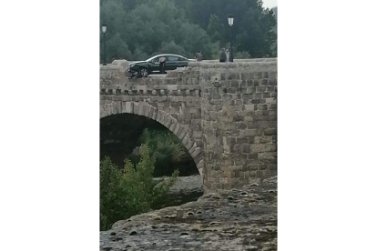 Accidente de tráfico en el puente de Cabezón de Pisuerga.- E.M.