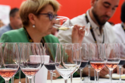 Segunda jornada del ‘Duero International Wine Fest’, que se celebra en la ciudad de Burgos.-ICAL