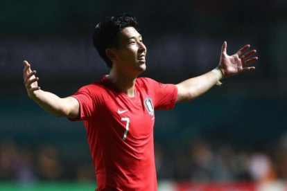 Heung-Min Son, tras el pitido final que daba la medalla de oro a Corea del Sur.-REUTERS / ATHIT PERAWONGMETHA