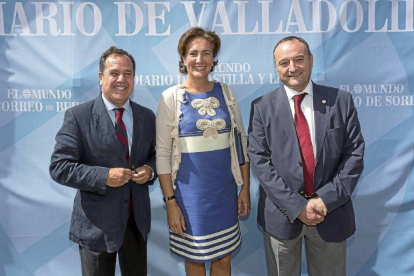 Pablo Trillo (delegado territorial de la Junta), Josefa García Cirac (consejera de Cultura y Turismo) y Daniel Miguel (rector de la Universidad de Valladolid).