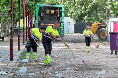 Imagen de archivo de empleados del servicio de limpieza municipal.-PABLO REQUEJO (PHOTOGENIC)