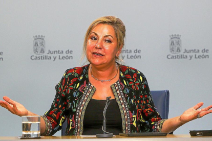 Rosa Valdeón, en su comparecencia ante los medios-J. M. LOSTAU