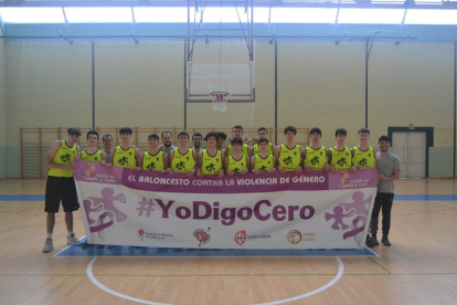 Selección cadete masculina con la pancarta de la campaña #YoDigoCero