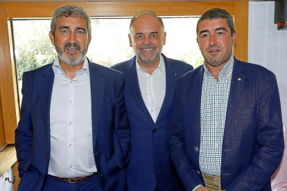 Jesús Presa, Javier Sánchez Oliva (Renault) y Pablo Lago (Director de El Mundo de Castilla y León)-