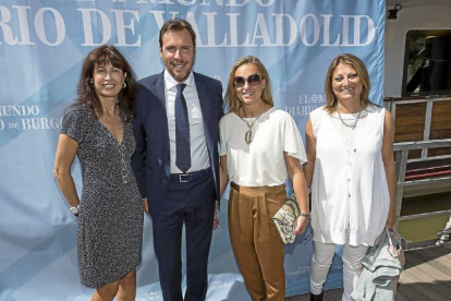 Ana Redondo (concejala de Cultura), Óscar Puente, Laura Soria y Teresa López (alcaldesa de Medina del Campo).
