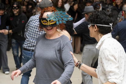 Baile de máscaras de carnaval en el Pasaje Gutiérrez. -ICAL