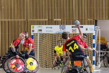 Imagen de un partido de la selección española de balonmano en silla de ruedas. / EL MUNDO