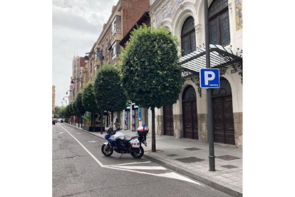 Imagen de la nueva zona de aparcamiento para motos en la calle María de Molina de Valladolid. - POLICÍA MUNICIPAL DE VALLADOLID