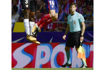 César Noval Font, durante un Atlético-Sevilla de la pasada temporada.-AFP