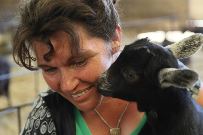 Maribel Sánchez Vadillo, ganadera de El Raso que ha recuperado la raza de cabra pura 'Verata' en la zona-Ical