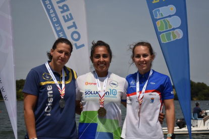 Patricia Coco junto a María Corbera y Cristina Soutelo en el podio. / RFEP