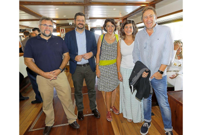 Agustín Lorenzo, Roberto Vidal, Amelia Alonso, Cristina Prieto (Aetical) y Tomás Castro (presidente de Conetic y director general de Proconsi).