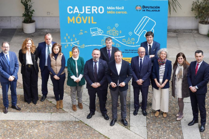 El vicepresidente de la Diputación de Valladolid, Víctor Alonso, se reúne con representantes de entidades financieras para explicarles el proyecto de Cajero Móvil. ICAL
