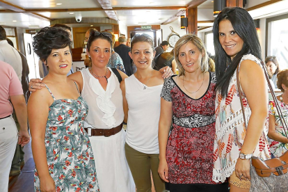 Nuria de la Calle, Patricia Ontanillas, Alejandra Arenales, María José Benito y Leticia Martínez (Chinguito Casasola).