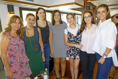 Alicia Iglesias, Marisol Calleja, Alicia Calvo, Laura G. Estrada, Elsa Ortiz, Sara Martín y Noelia Cantalapiedra (El Mundo).